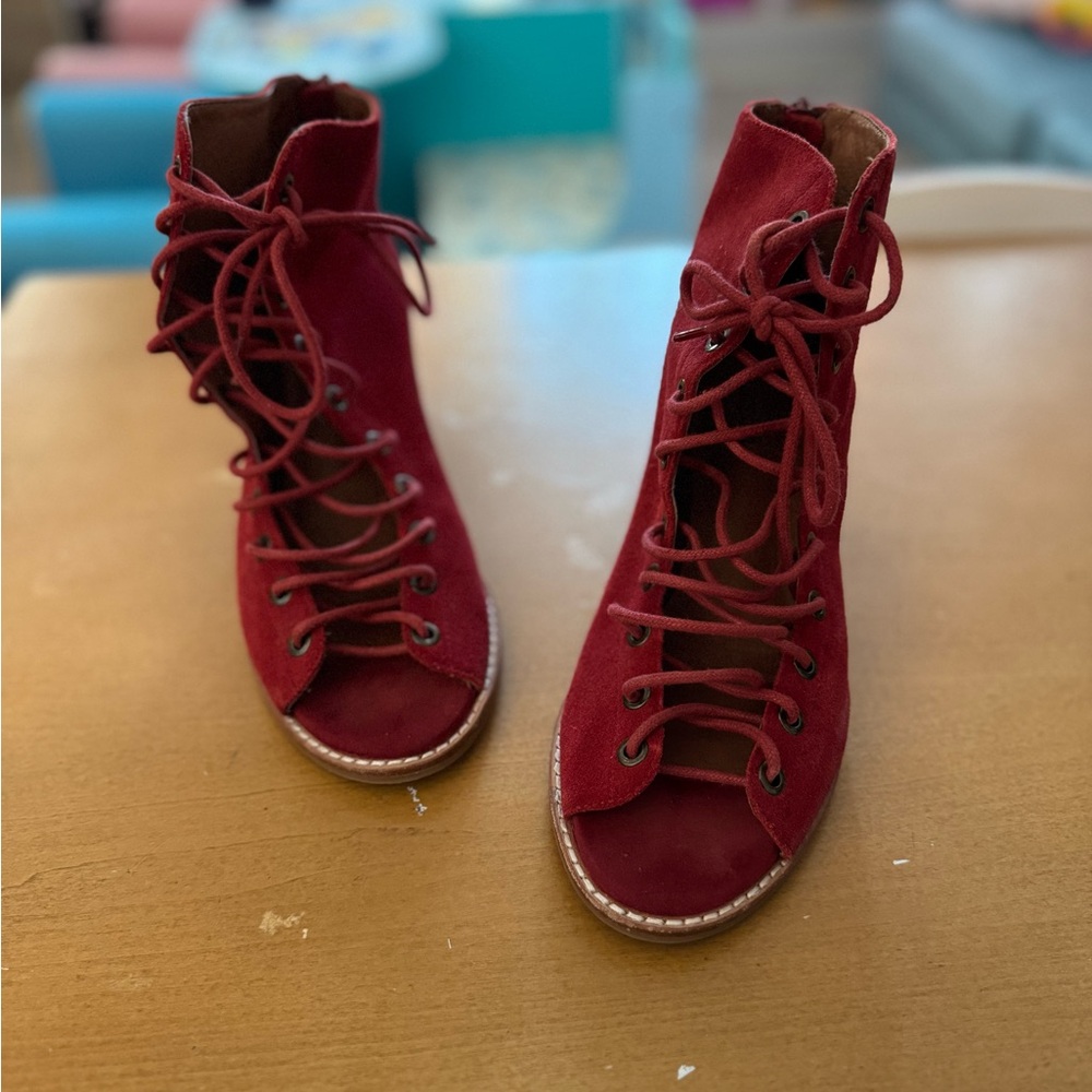 Jeffrey Campbell Red Sandals with Open-Toe Design